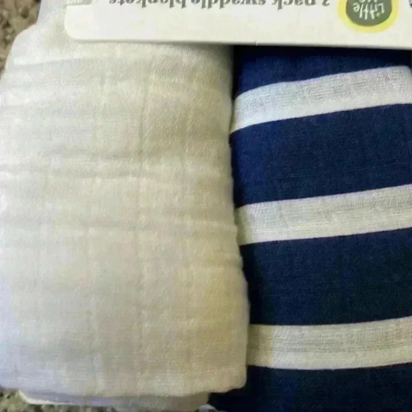 Little Me 3 Pack Swaddle Blankets - Picture 4 of 5